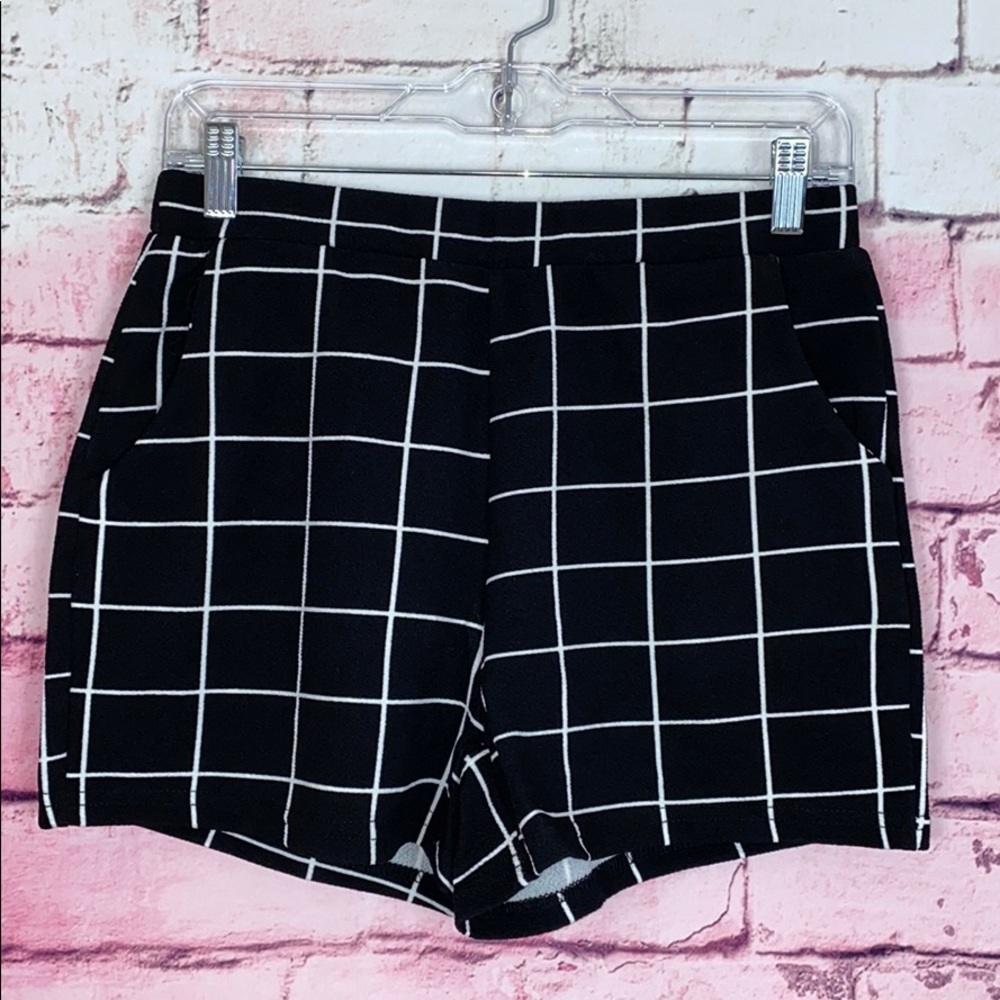 🛍 Black Shorts White Geo Windowpane Print Size Large